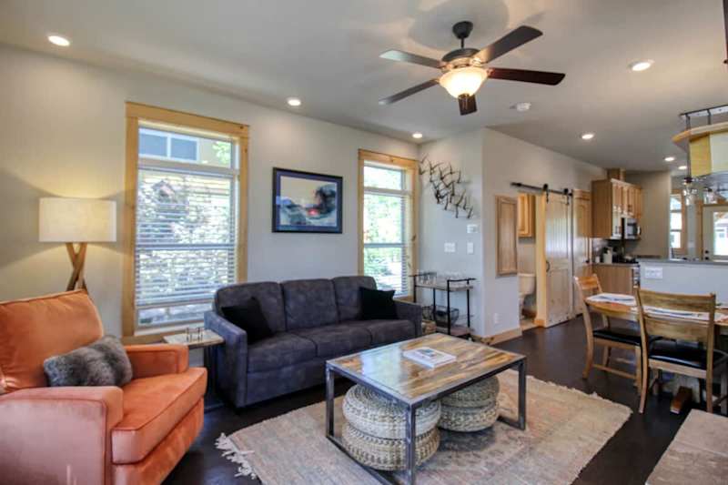 Riverfront 3BR Cabin - Hot Tub, Pool, Pets