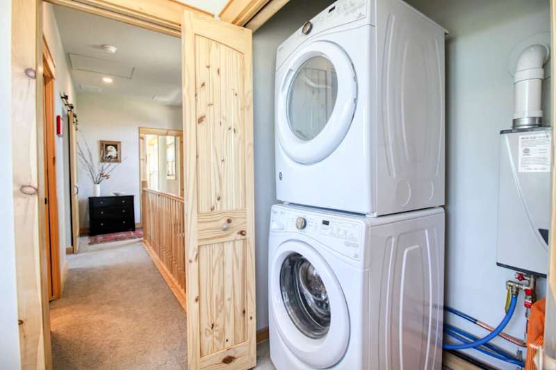 Riverfront 3BR Cabin - Hot Tub, Pool, Pets