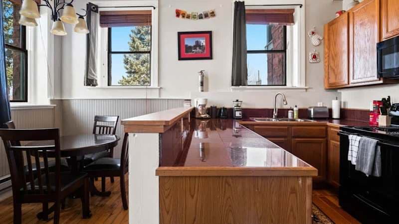 Papa's Place — Historic 1BR Loft in Downtown Leadville
