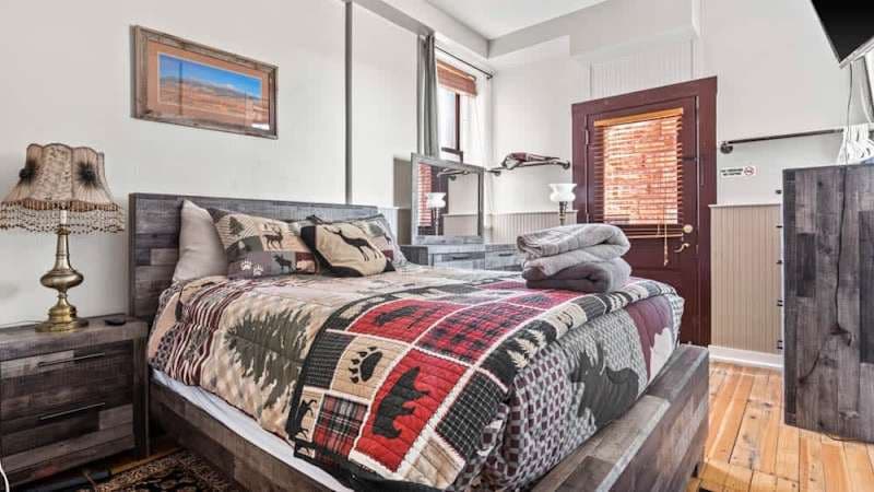 Papa's Place — Historic 1BR Loft in Downtown Leadville
