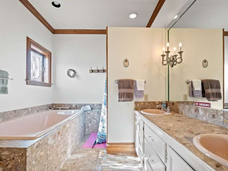 4BR w/ Jacuzzi, sleeps 10. Pets OK! Near Harrison