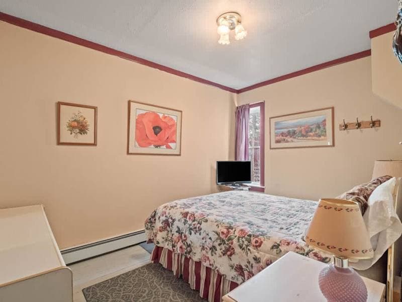 4BR w/ Jacuzzi, sleeps 10. Pets OK! Near Harrison