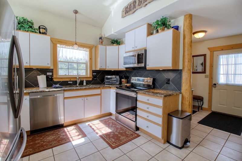 2BR w/ Loft - Fireplace, BBQ, Horseshoe Pit, Swing