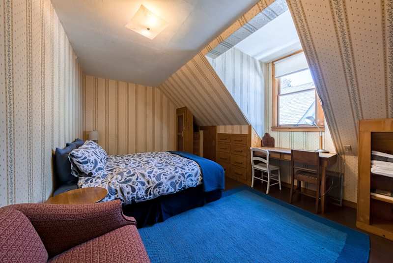 4BR Victorian–Hot Tub–Short Walk to Harrison Ave