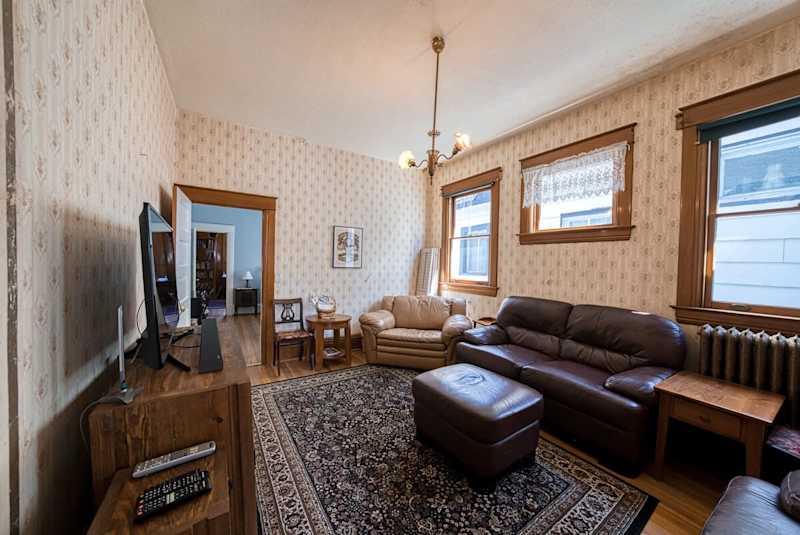 4BR Victorian–Hot Tub–Short Walk to Harrison Ave