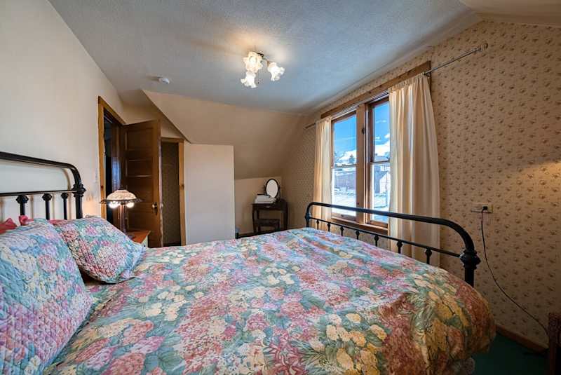 4BR Victorian–Hot Tub–Short Walk to Harrison Ave