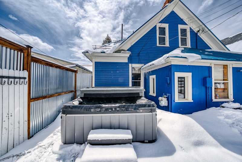4BR Victorian–Hot Tub–Short Walk to Harrison Ave