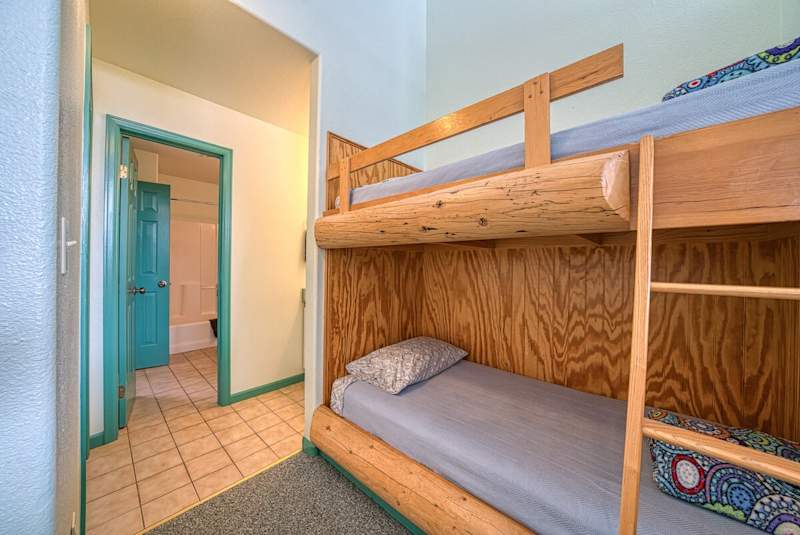 The Giddy Betsy — 3BR Cabin + Loft near Mt. Elbert
