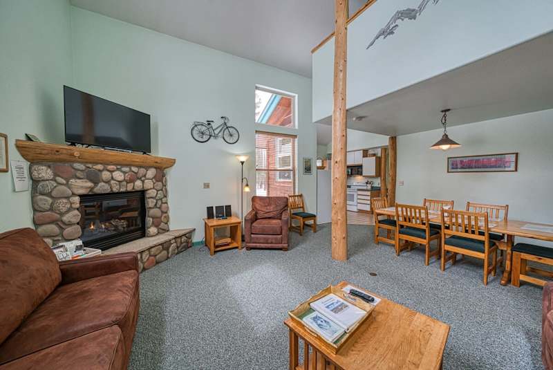The Giddy Betsy — 3BR Cabin + Loft near Mt. Elbert