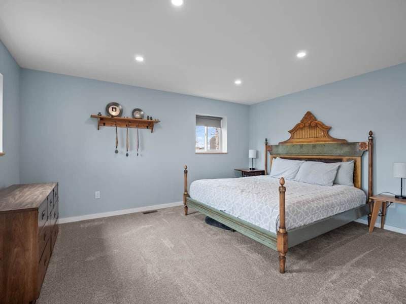 4BR Bungalow - Spacious Backyard & Pet Friendly