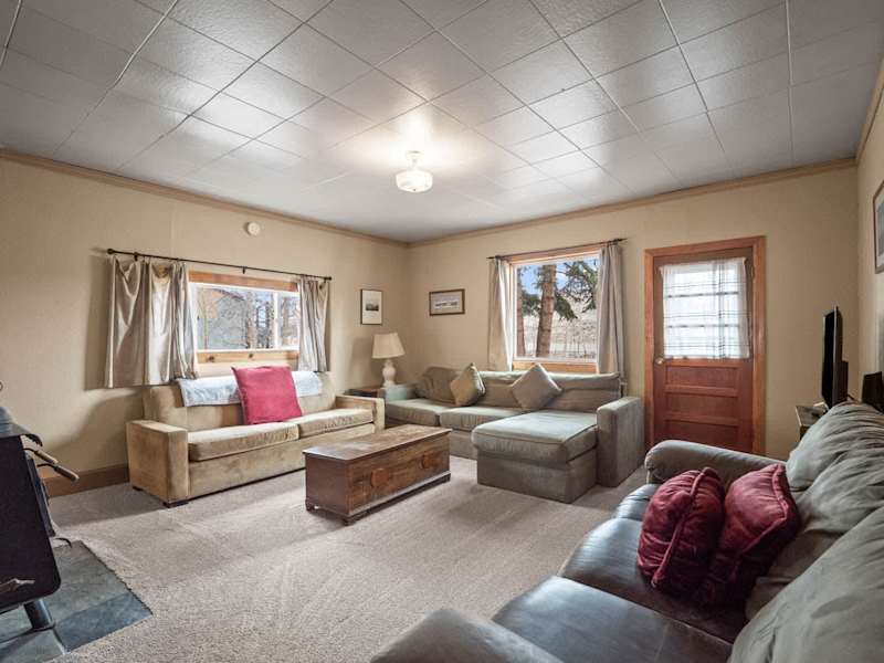 4BR Bungalow - Spacious Backyard & Pet Friendly