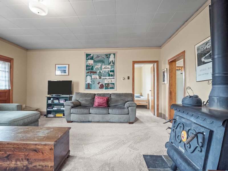 4BR Bungalow - Spacious Backyard & Pet Friendly