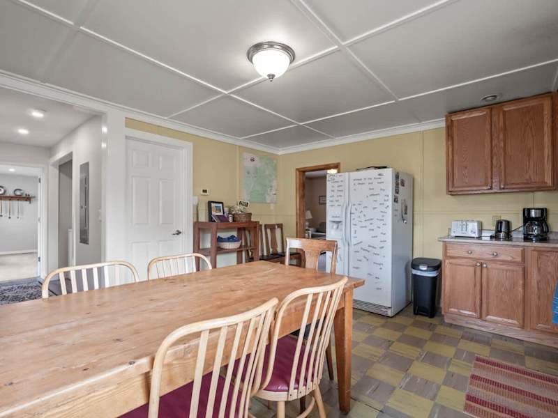 4BR Bungalow - Spacious Backyard & Pet Friendly