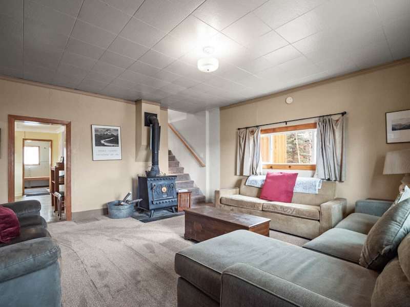 4BR Bungalow - Spacious Backyard & Pet Friendly
