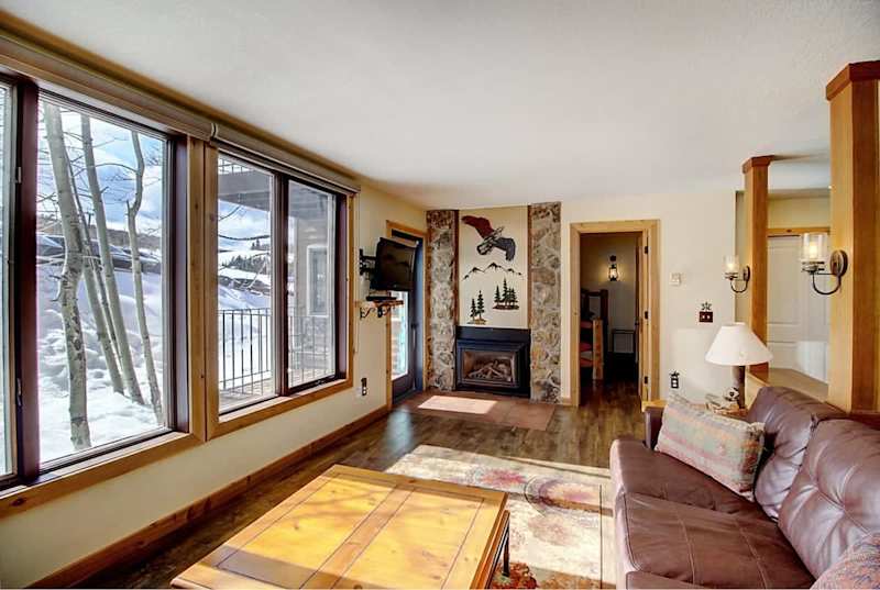 2BR Condo Getaway - Private Hot Tub, Fireplace