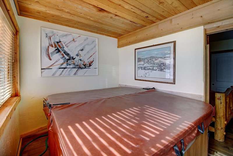 2BR Condo Getaway - Private Hot Tub, Fireplace