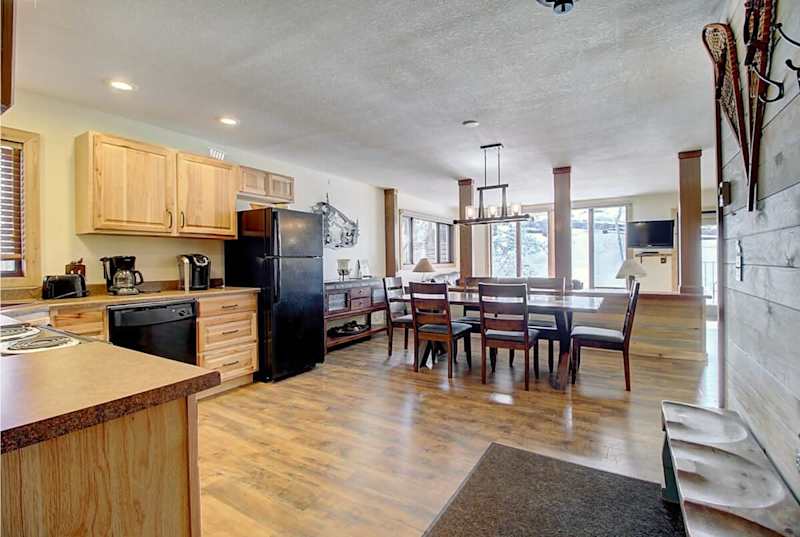 2BR Condo Getaway - Private Hot Tub, Fireplace