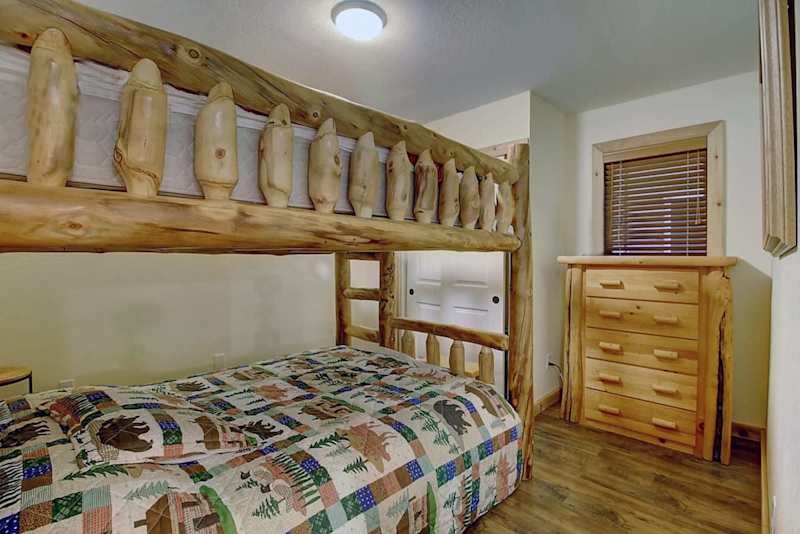 2BR Condo Getaway - Private Hot Tub, Fireplace