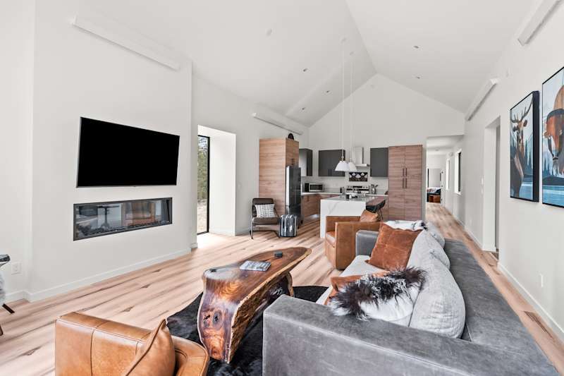 2BR Mountain View Retreat - Near Twin Lakes