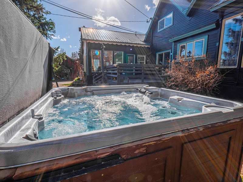 Suite: Hot Tub, Pool Table, Sauna and Grill