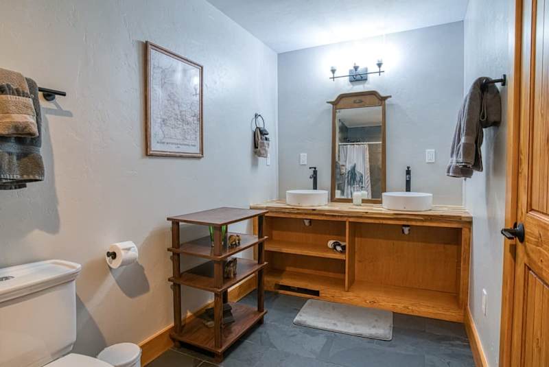 Suite: Hot Tub, Pool Table, Sauna and Grill