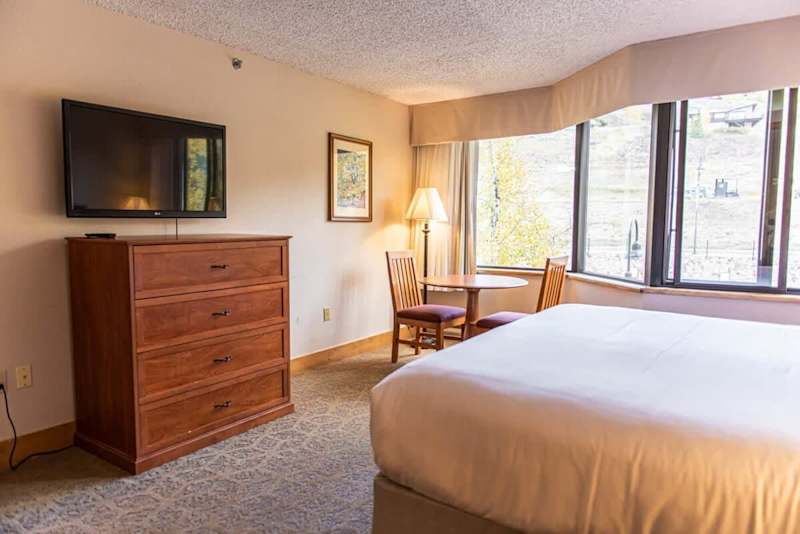 Studio Perfect Location 311 with Pool and Hot Tub