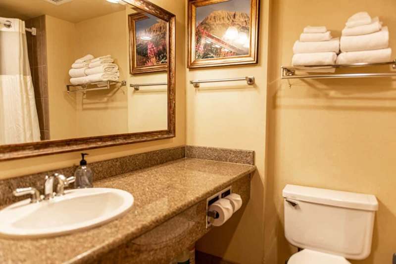 Studio Perfect Location 311 with Pool and Hot Tub