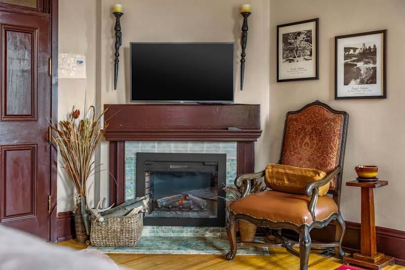 Historic Loft, Downtown Leadville, Balcony, Sauna