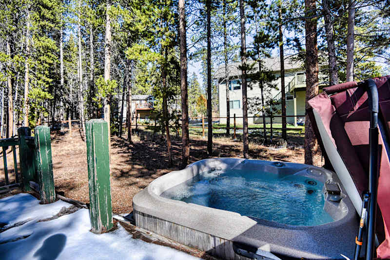 Hot tub, Arcades, Forest Vibe & Close to Downtown!