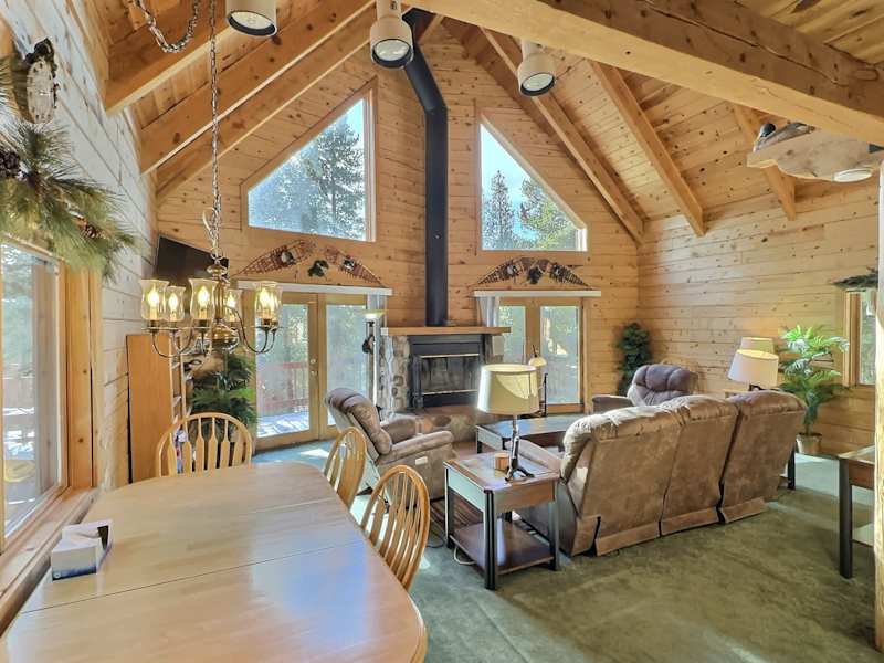Mountain Log Home-Among Lodgepole Pines