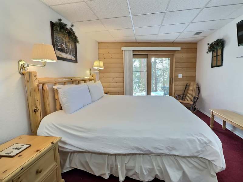 Mountain Log Home-Among Lodgepole Pines