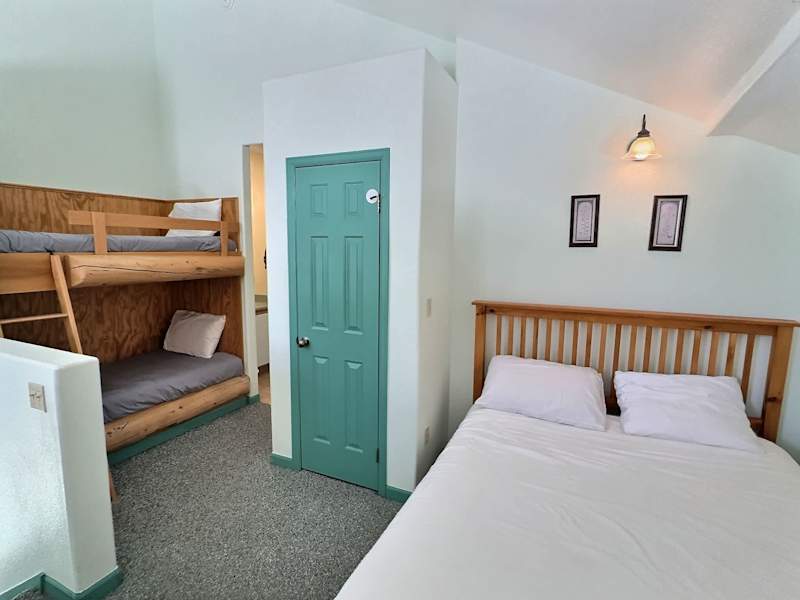 3 Bed Cabin, Fireplace, Lodgepole Pines