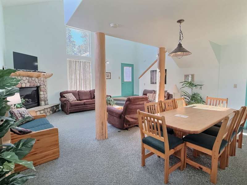 3 Bed Cabin, Fireplace, Lodgepole Pines