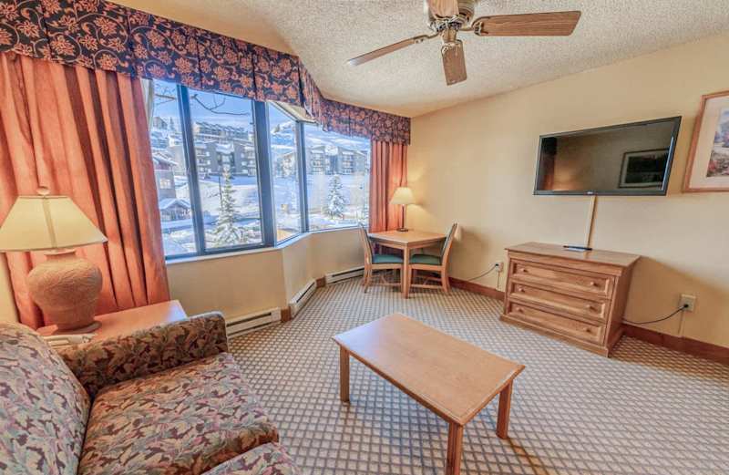 Grand Lodge Studio 153 — Walk to Ski Lifts, Pool, Hot Tub