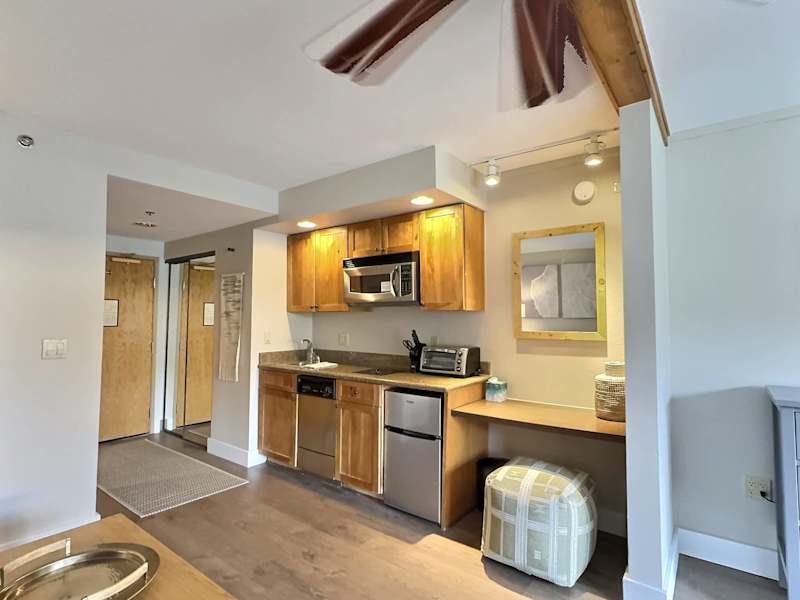Grand Lodge CB #518 — Remodeled Ski-In/Out, Hot Tub, Pets
