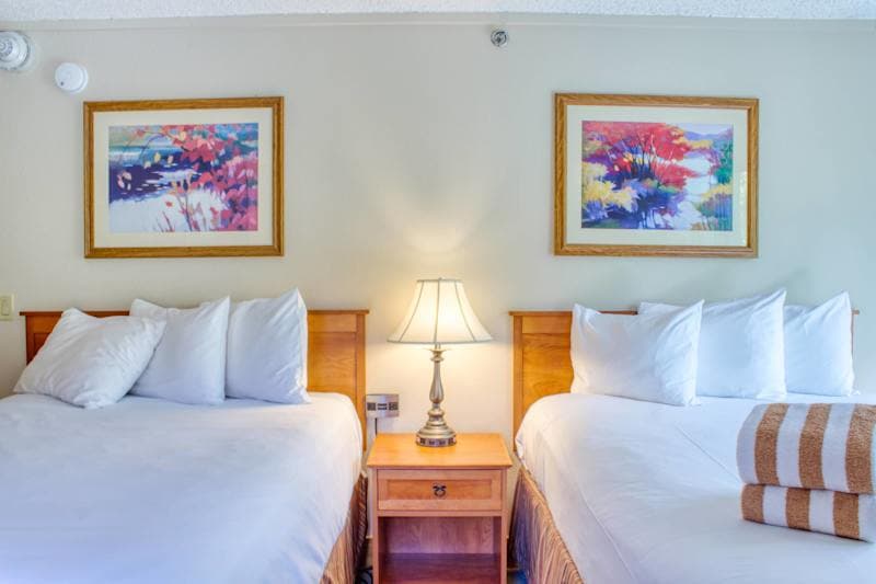 1BR Condo, Steps to Slopes, Pool & Hot Tub