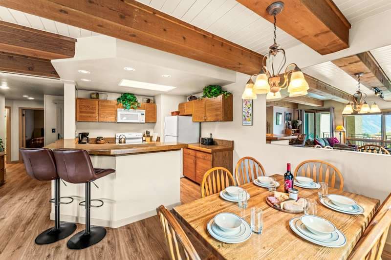 4-Min Walk to Lifts - Ski Condo