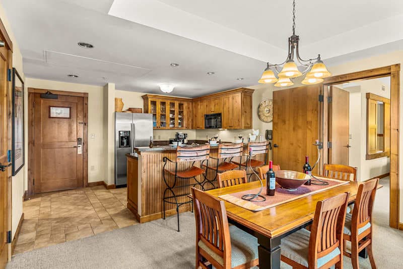 Beautiful 1 Bedroom with Full mountain views!