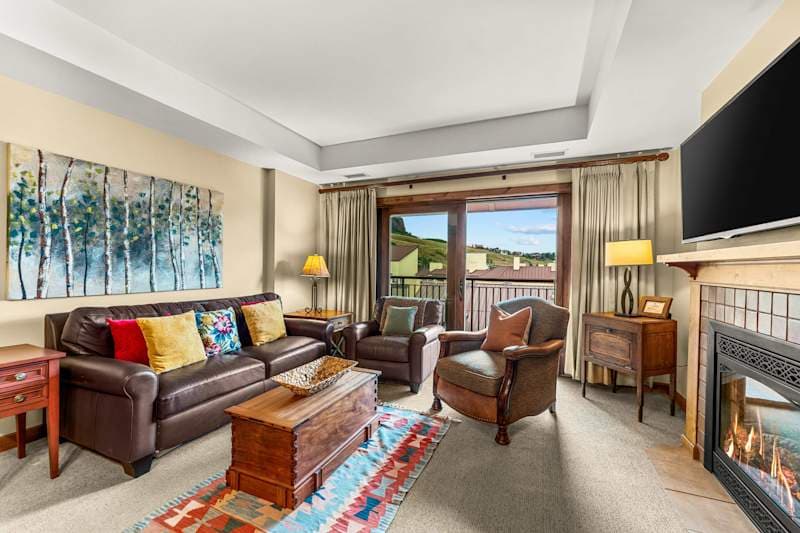 Beautiful 1 Bedroom with Full mountain views!