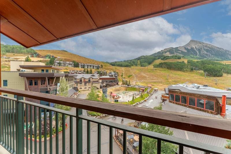 King Room | Balcony + View | Ski-In/Out | A/C