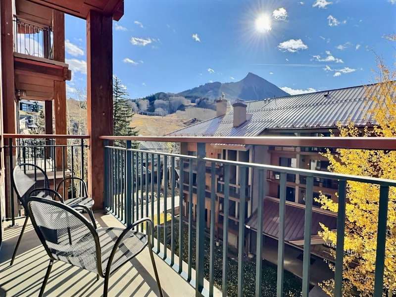 Mountaineer Square 313 — Ski-Base Condo, Pool & Hot Tub