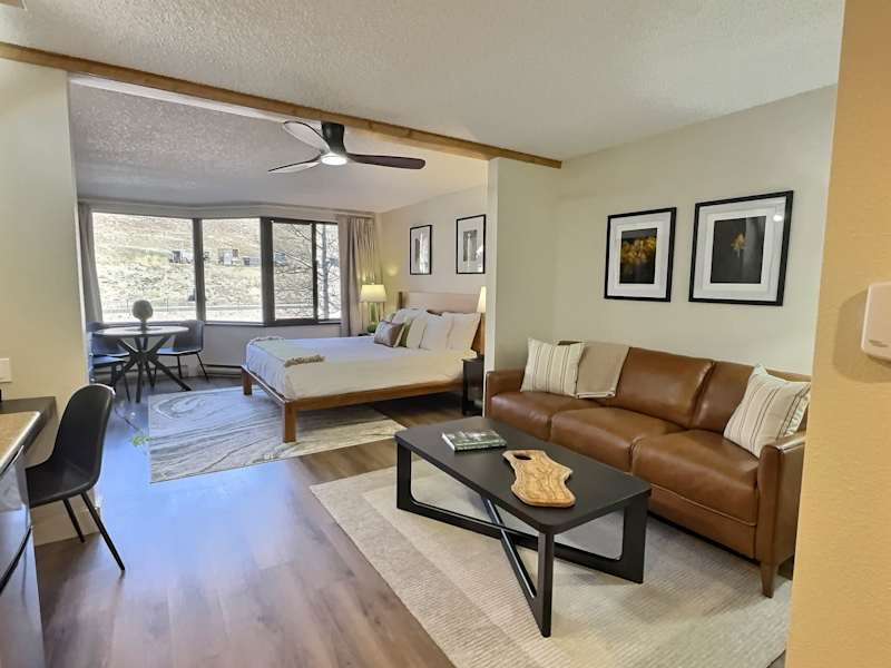 Beautifully Renovated! Studio near Resort,Pool,Hot Tub