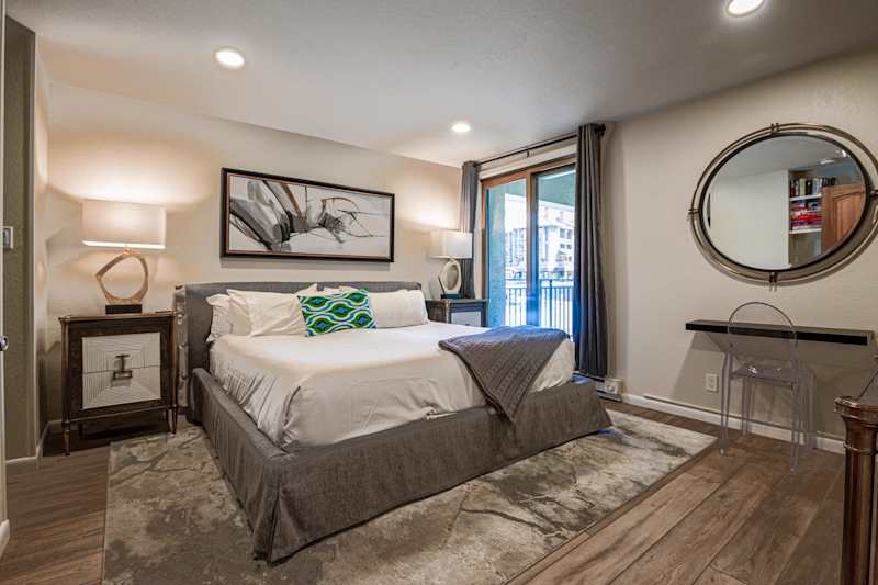 The Plaza 441 — Walk-to-Lifts 2BR & 2 Hot Tubs