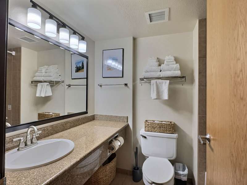 Renovated Studio | Walk to Lifts | Pool & Hot Tub