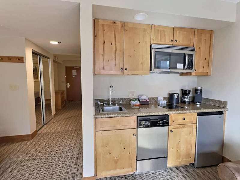 Pet Friendly Suite with Pool, Hot Tub, Ski In-Out!