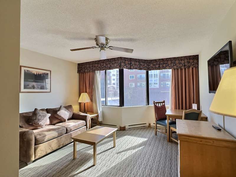 Pet Friendly Suite with Pool, Hot Tub, Ski In-Out!