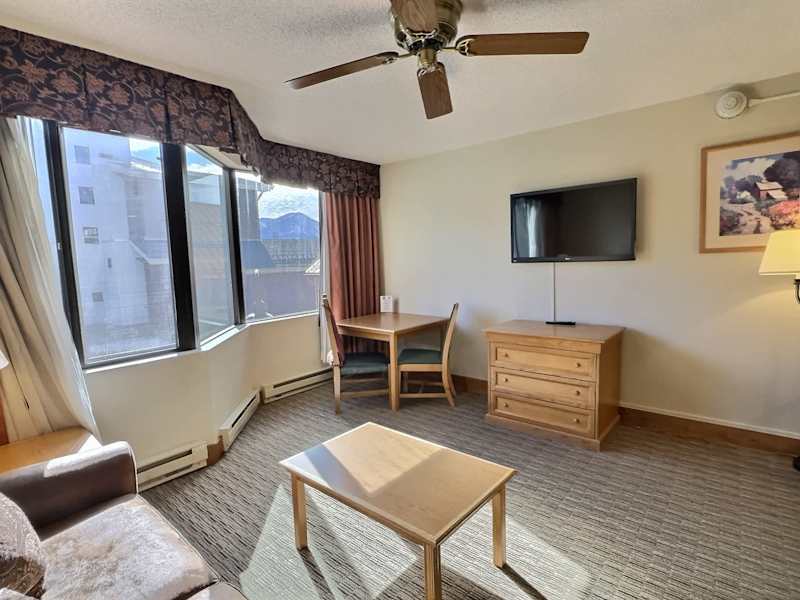 Pet Friendly Suite with Pool, Hot Tub, Ski In-Out!