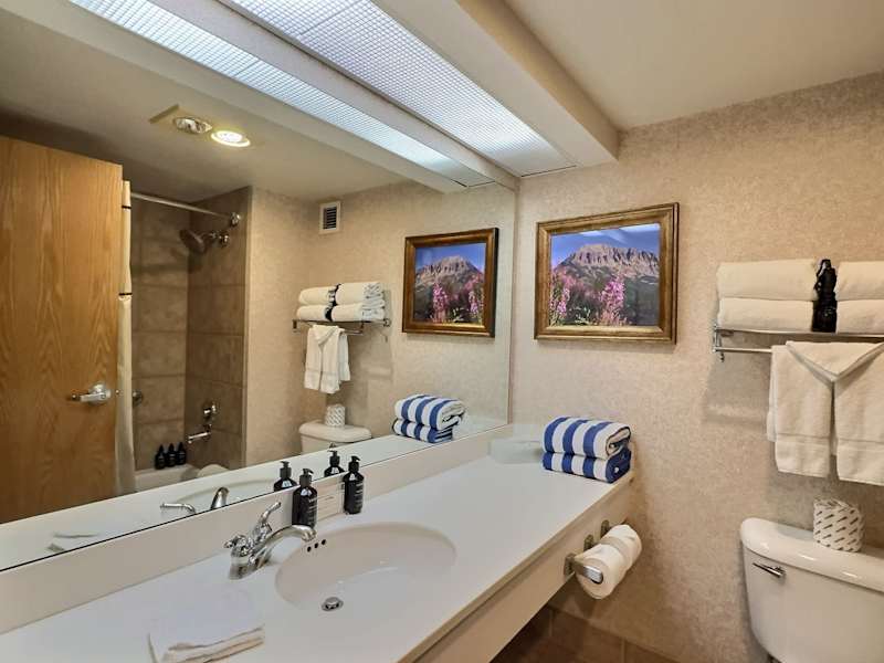 Pet Friendly Suite with Pool, Hot Tub, Ski In-Out!
