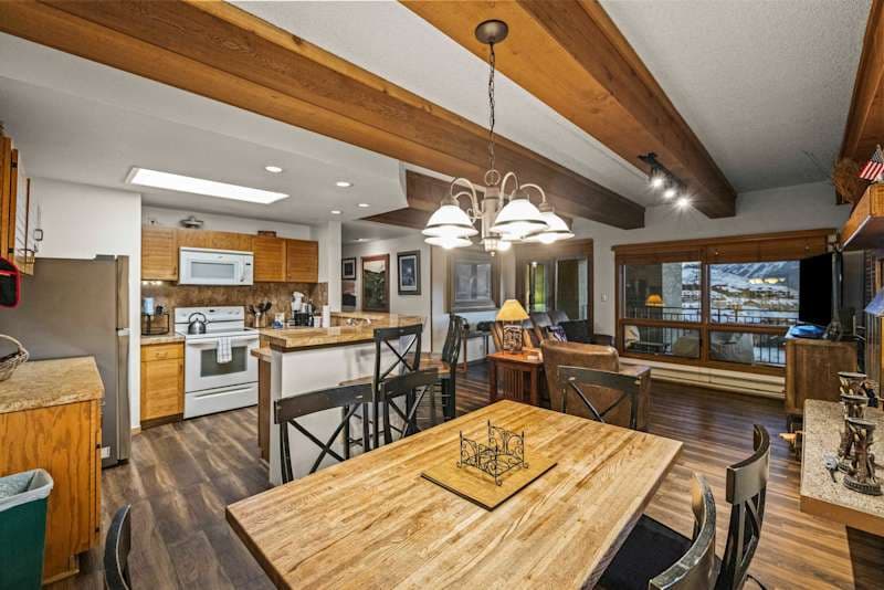 The Plaza 536 — 2BR Condo with Hot Tubs, Sauna & Pickleball