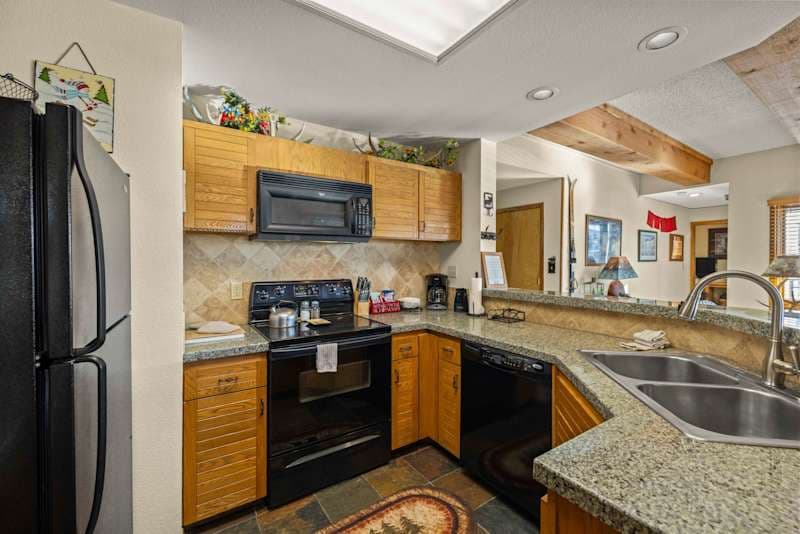 The Plaza 134 — 3BR Walk-to-Lift Condo in Mt Crested Butte | Traverse